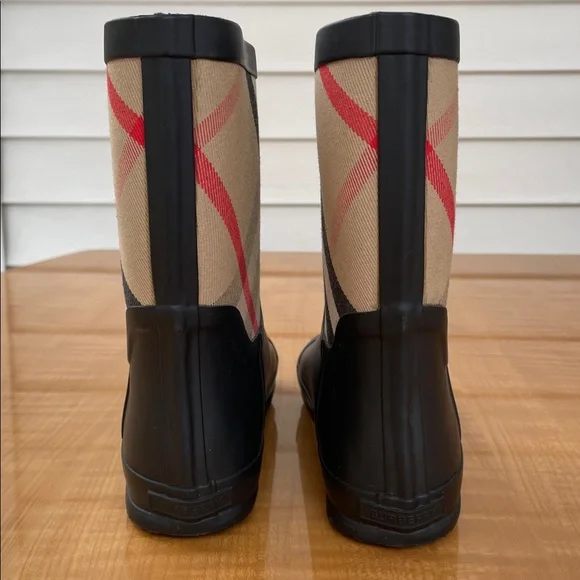 Burberry Kids Vintage Check Neoprene and Rubber Rain Boots Size 3 Kids Unisex - Picture 4 of 10